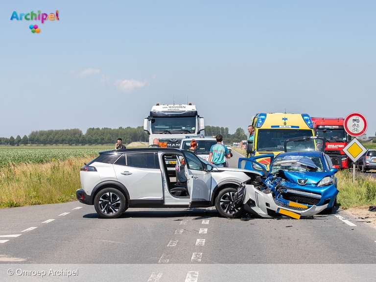 Foto behorende bij Twee gewonden bij aanrijding op de N215